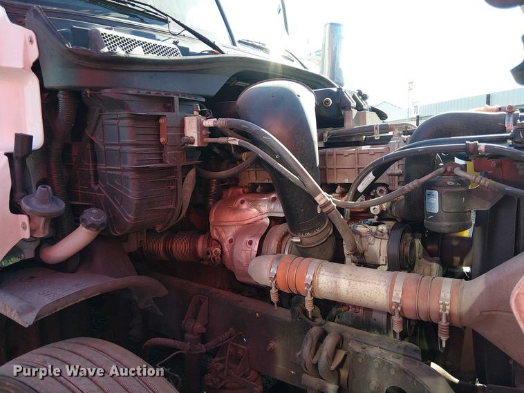 image for item YA2233 2019 Freightliner Cascadia semi truck