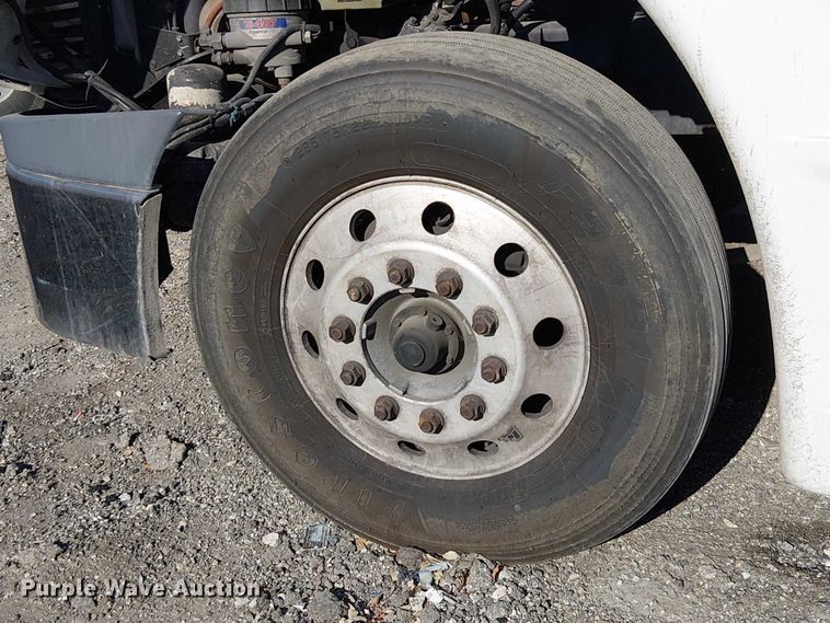 image for item YA2233 2019 Freightliner Cascadia semi truck