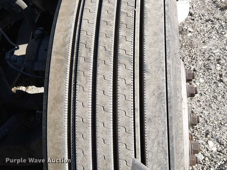 image for item YA2233 2019 Freightliner Cascadia semi truck