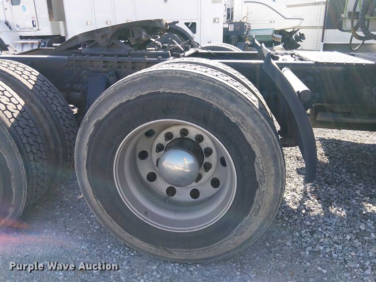 image for item YA2233 2019 Freightliner Cascadia semi truck