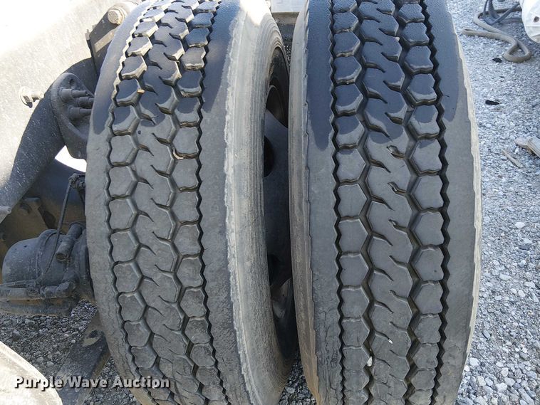 image for item YA2233 2019 Freightliner Cascadia semi truck