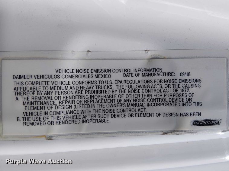 image for item YA2233 2019 Freightliner Cascadia semi truck