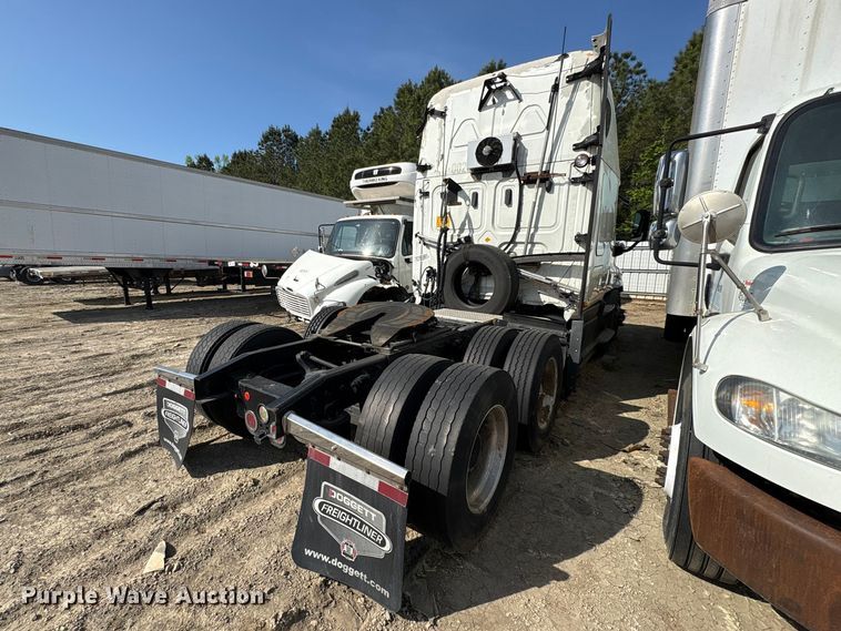 image for item YA2578 2018 Freightliner Cascadia semi truck
