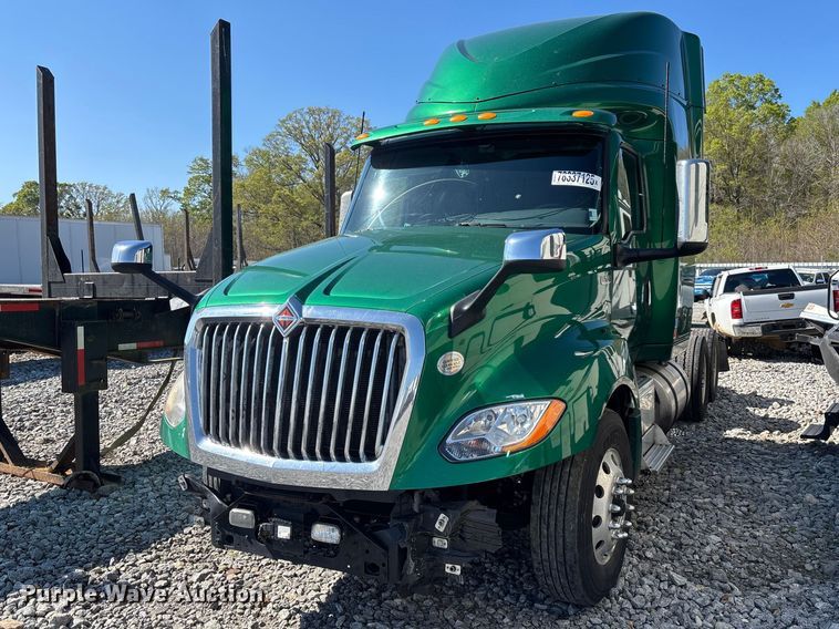 image for item YA2580 2019 International LT625 semi truck