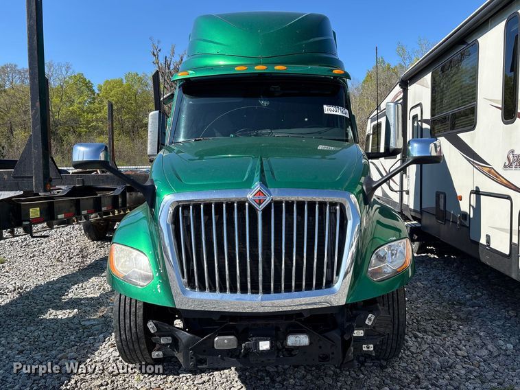image for item YA2580 2019 International LT625 semi truck