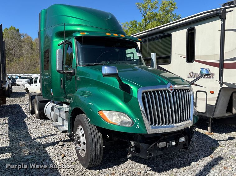 image for item YA2580 2019 International LT625 semi truck