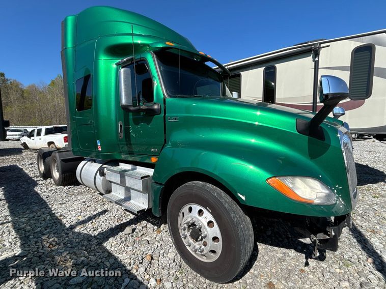 image for item YA2580 2019 International LT625 semi truck