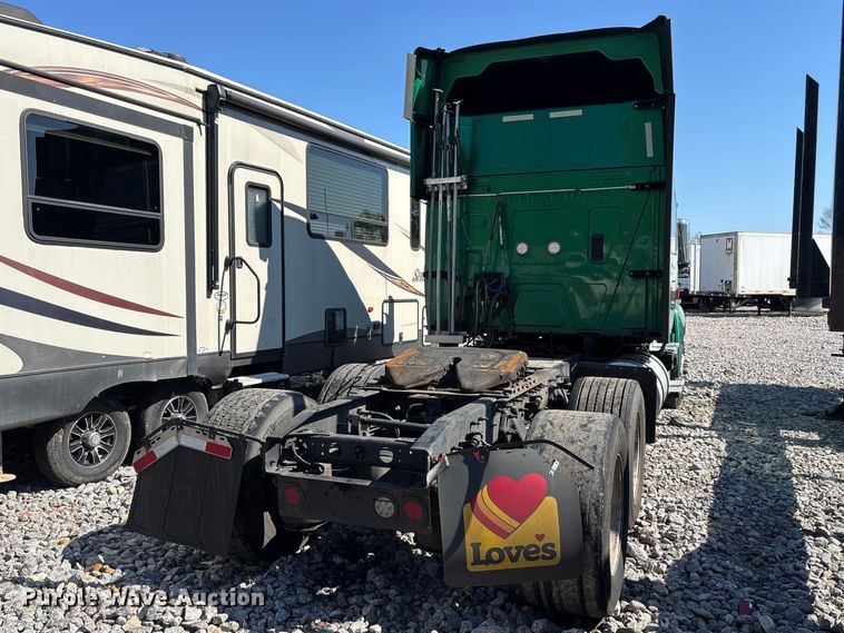 image for item YA2580 2019 International LT625 semi truck