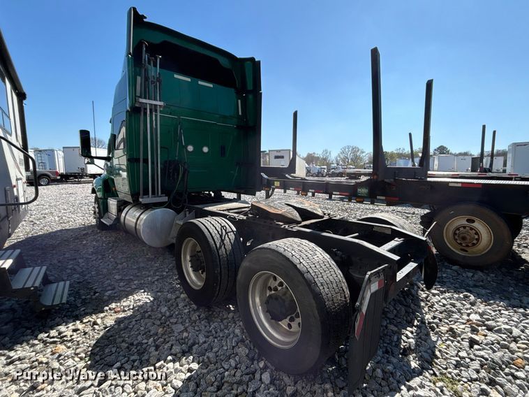 image for item YA2580 2019 International LT625 semi truck