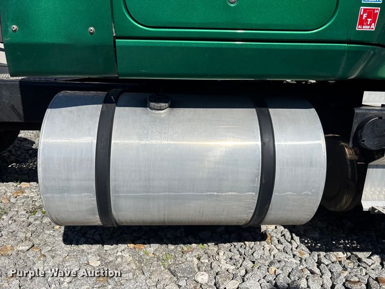 image for item YA2580 2019 International LT625 semi truck
