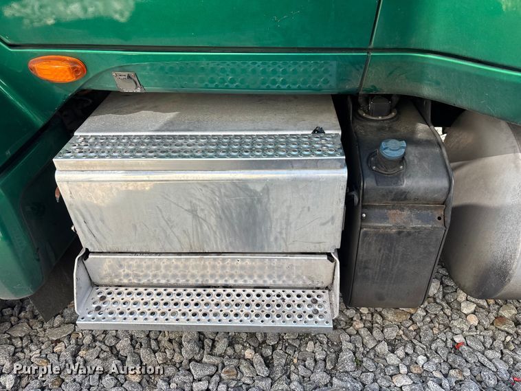 image for item YA2580 2019 International LT625 semi truck