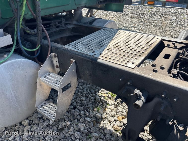 image for item YA2580 2019 International LT625 semi truck