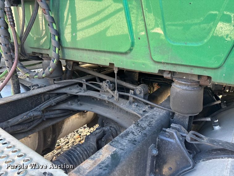 image for item YA2580 2019 International LT625 semi truck