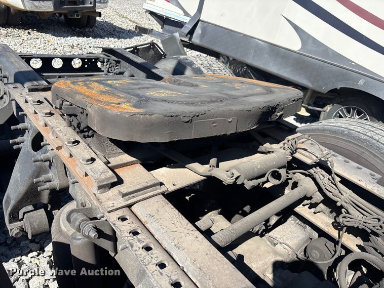 image for item YA2580 2019 International LT625 semi truck