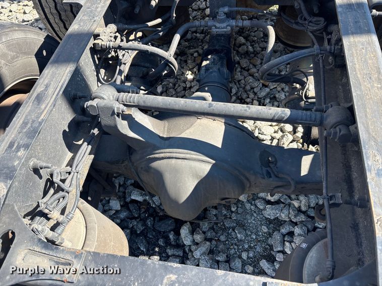 image for item YA2580 2019 International LT625 semi truck