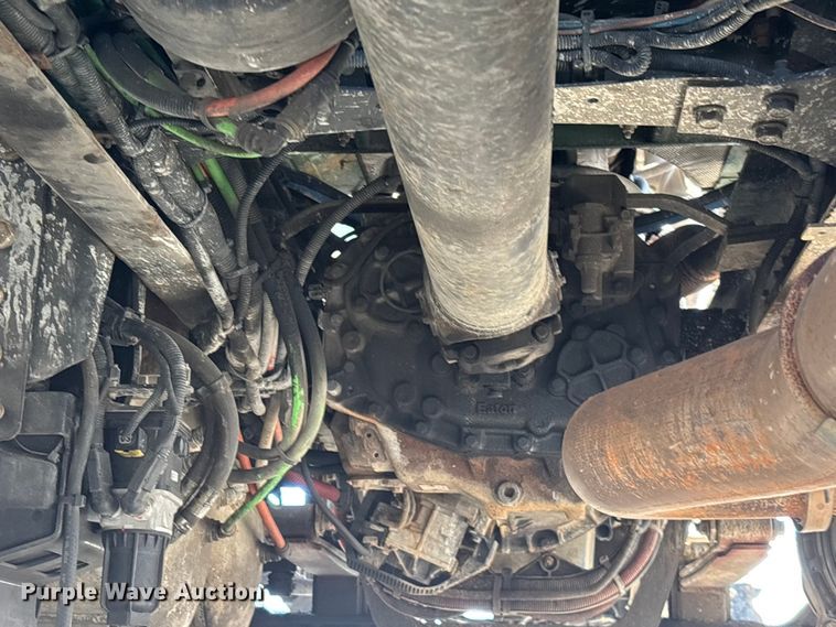image for item YA2580 2019 International LT625 semi truck
