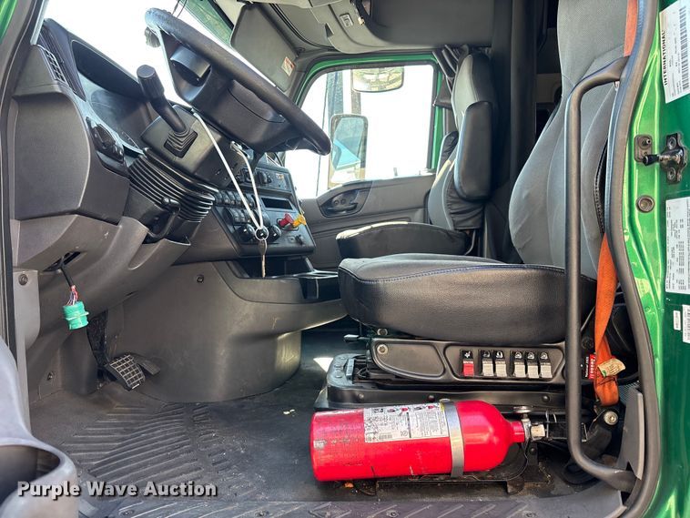 image for item YA2580 2019 International LT625 semi truck