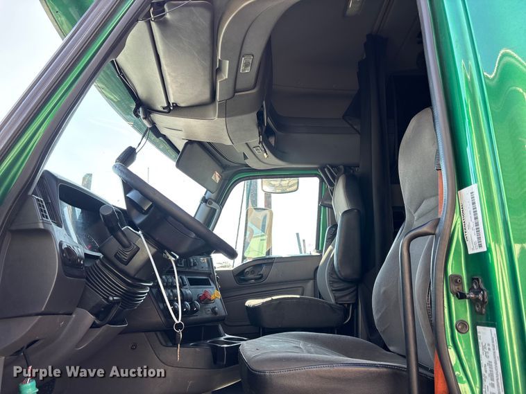 image for item YA2580 2019 International LT625 semi truck