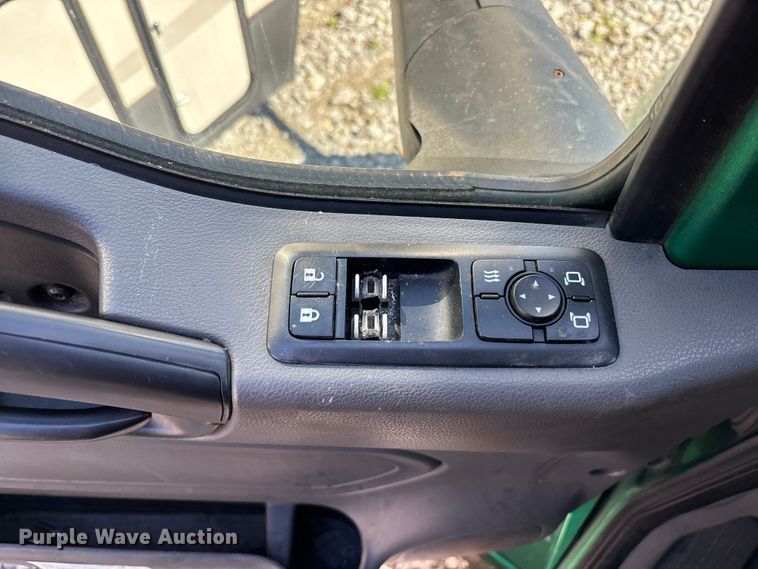 image for item YA2580 2019 International LT625 semi truck
