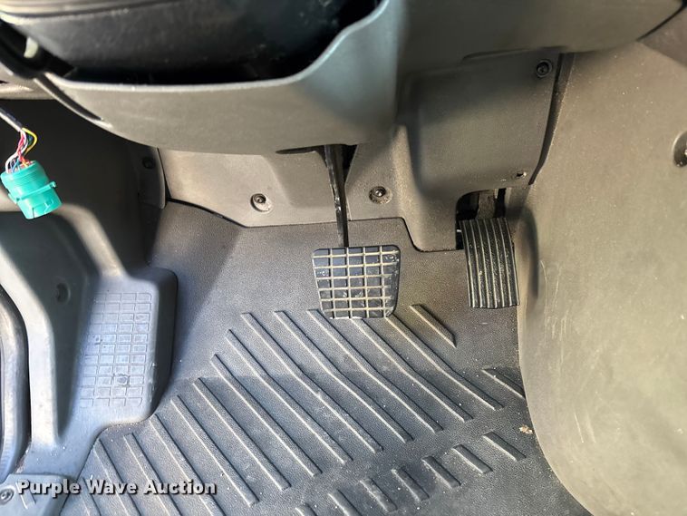 image for item YA2580 2019 International LT625 semi truck