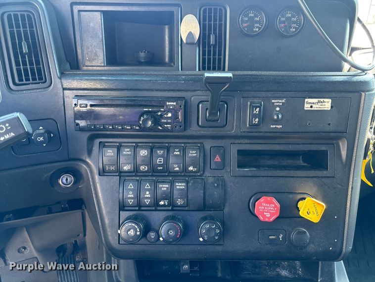 image for item YA2580 2019 International LT625 semi truck