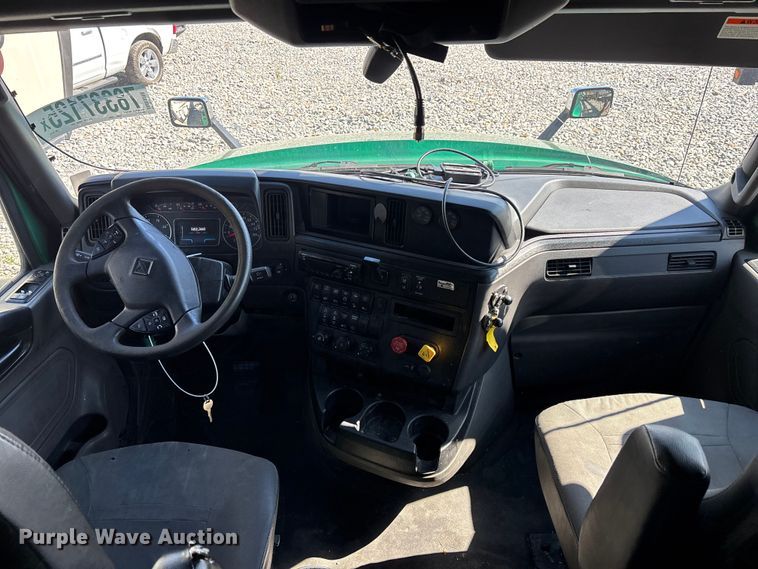 image for item YA2580 2019 International LT625 semi truck