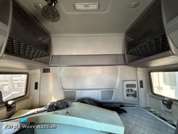image for item YA2580 2019 International LT625 semi truck