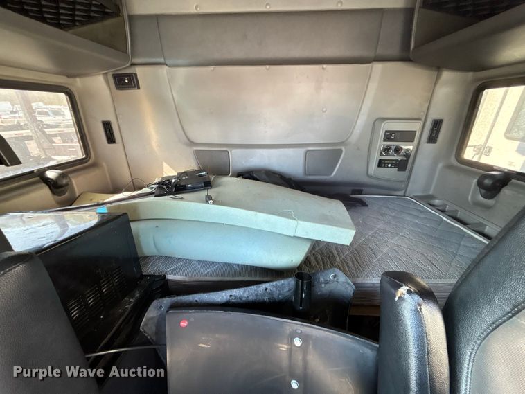 image for item YA2580 2019 International LT625 semi truck