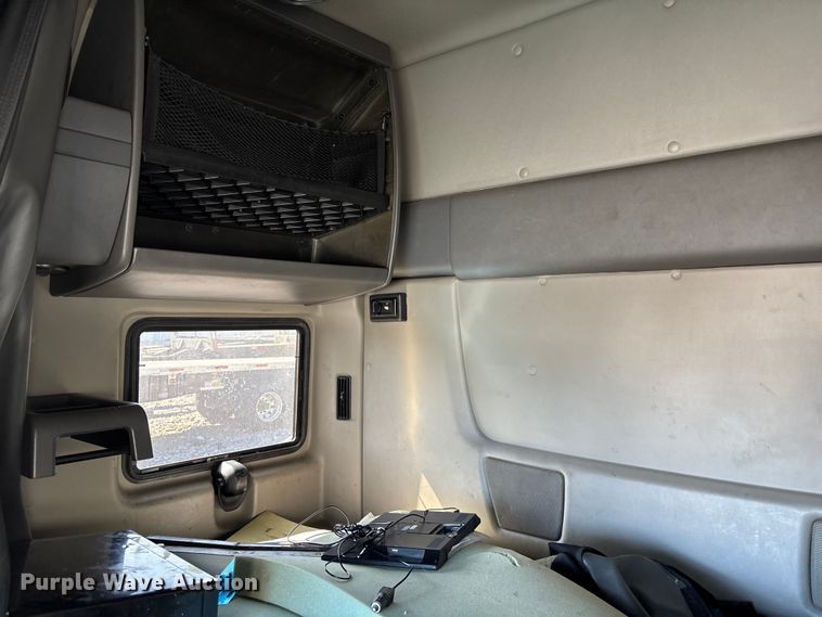 image for item YA2580 2019 International LT625 semi truck