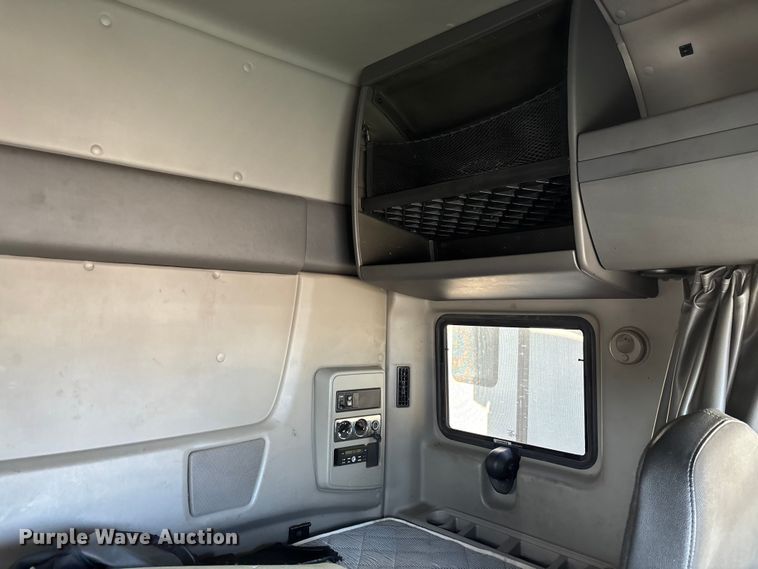 image for item YA2580 2019 International LT625 semi truck
