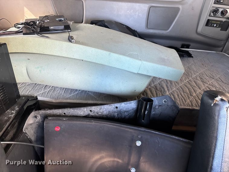 image for item YA2580 2019 International LT625 semi truck