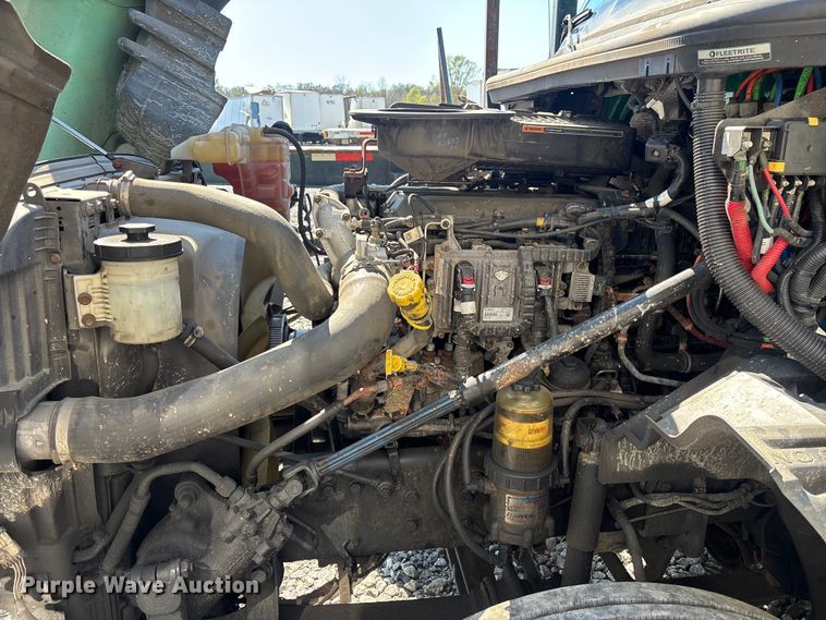 image for item YA2580 2019 International LT625 semi truck