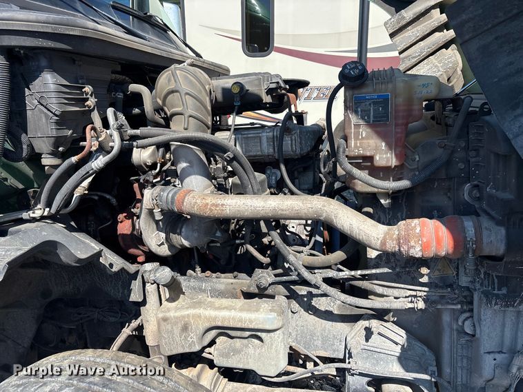 image for item YA2580 2019 International LT625 semi truck