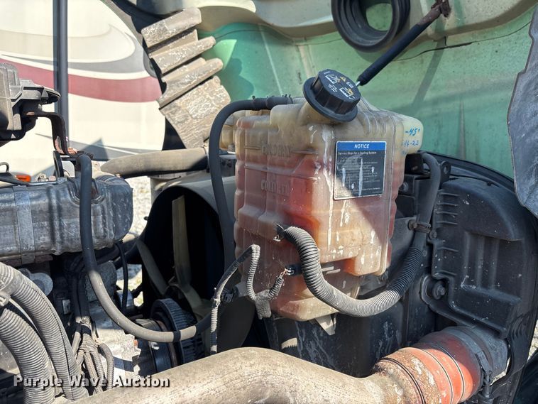 image for item YA2580 2019 International LT625 semi truck