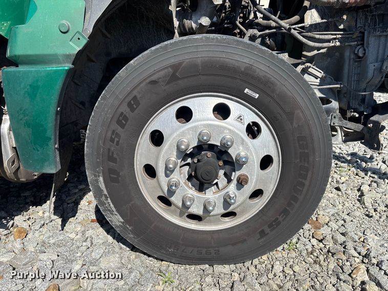 image for item YA2580 2019 International LT625 semi truck