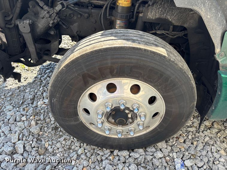 image for item YA2580 2019 International LT625 semi truck