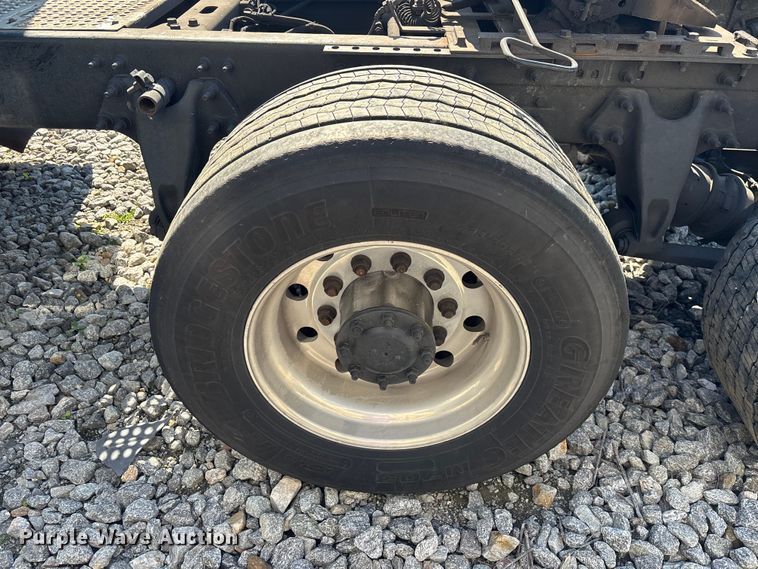 image for item YA2580 2019 International LT625 semi truck