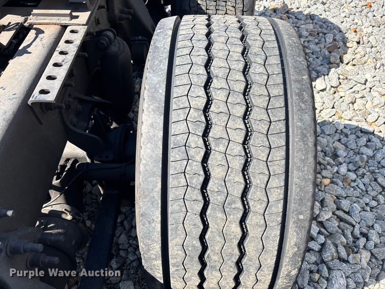 image for item YA2580 2019 International LT625 semi truck