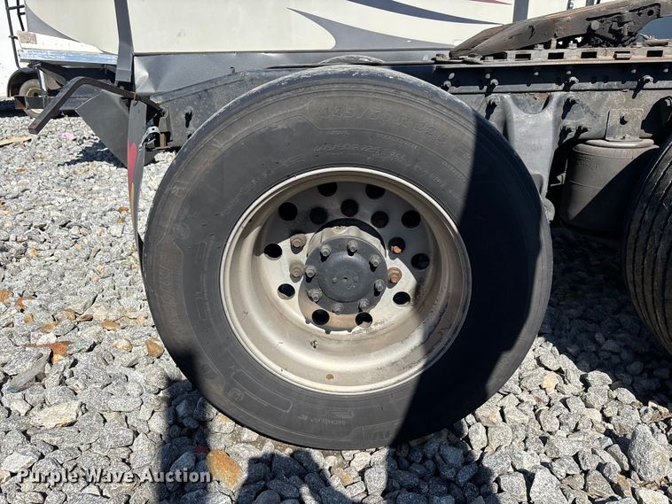 image for item YA2580 2019 International LT625 semi truck