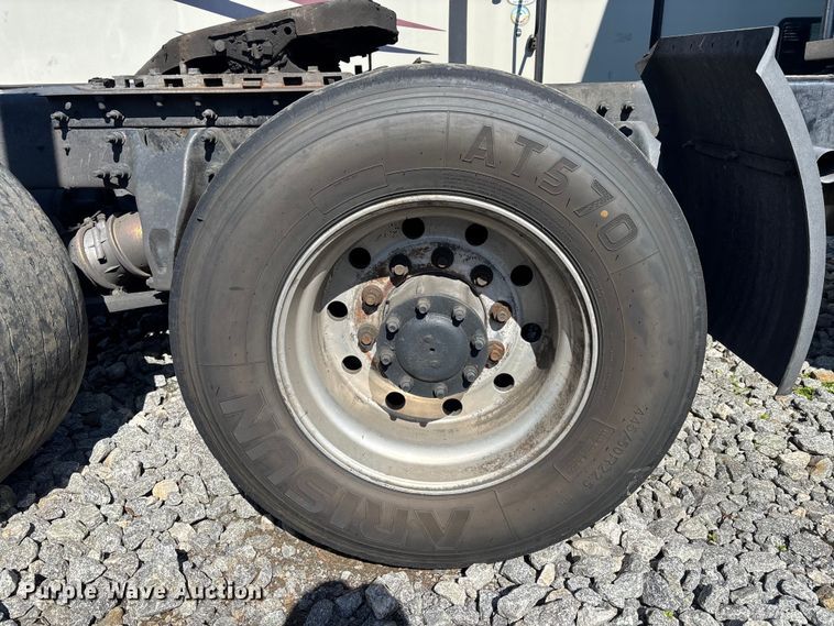 image for item YA2580 2019 International LT625 semi truck