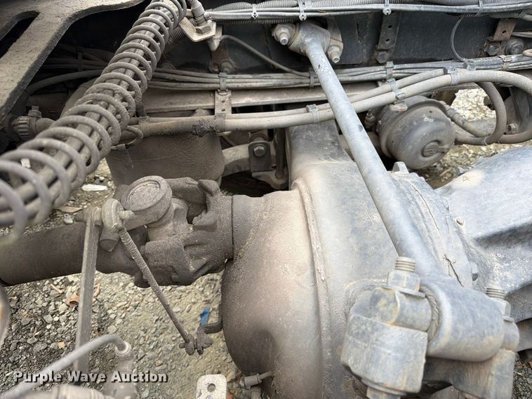 image for item YA2602 2017 Freightliner Cascadia semi truck