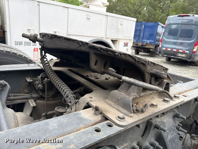 image for item YA2602 2017 Freightliner Cascadia semi truck