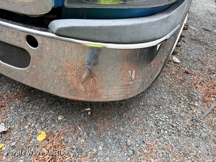 image for item YA2602 2017 Freightliner Cascadia semi truck