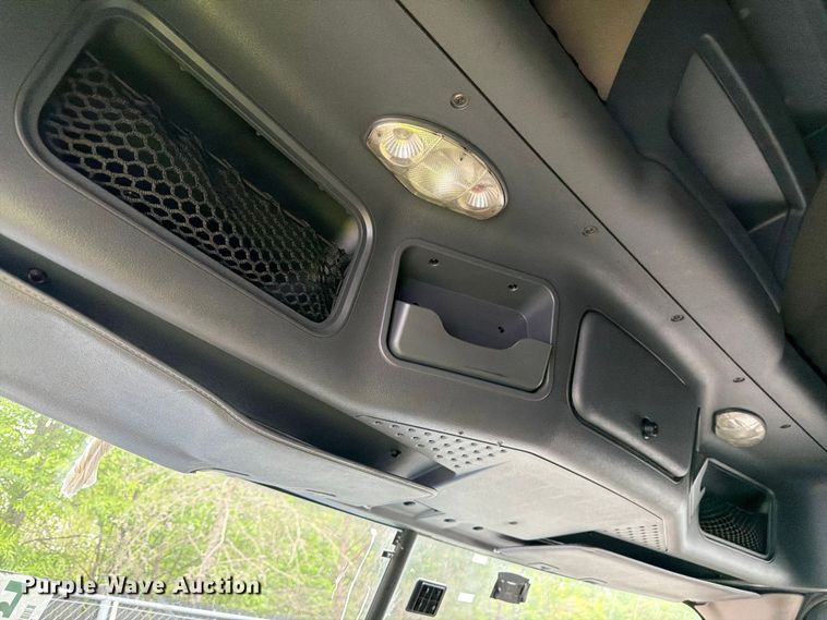 image for item YA2602 2017 Freightliner Cascadia semi truck