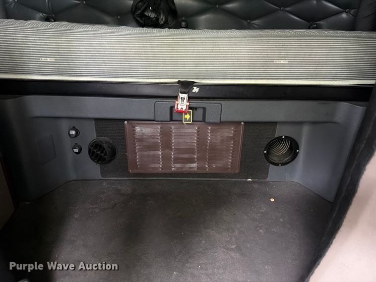 image for item YA2602 2017 Freightliner Cascadia semi truck