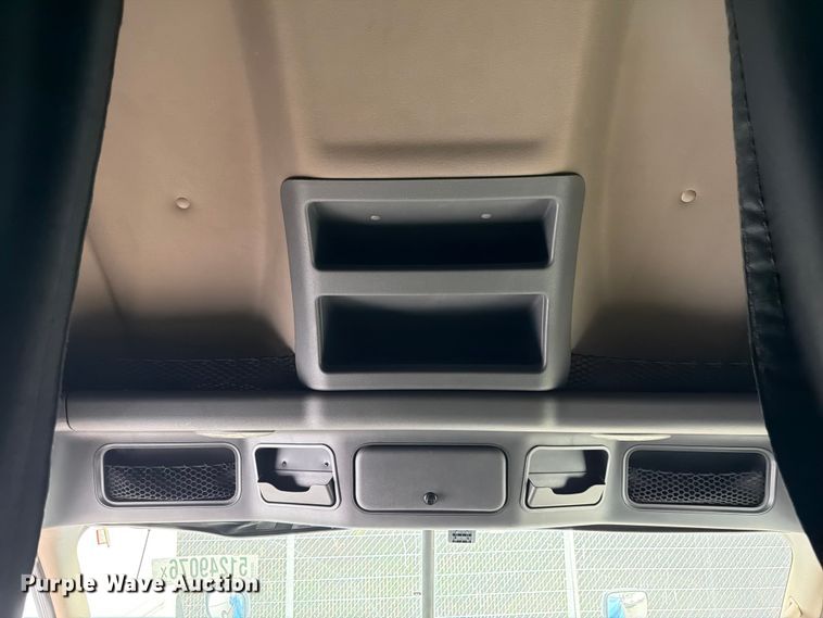 image for item YA2602 2017 Freightliner Cascadia semi truck