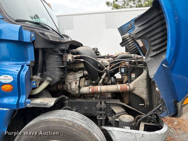 image for item YA2602 2017 Freightliner Cascadia semi truck