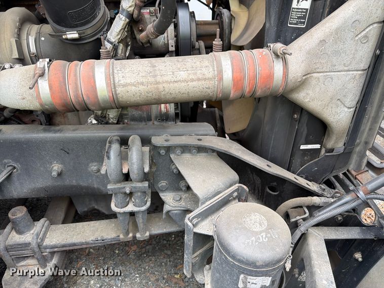 image for item YA2602 2017 Freightliner Cascadia semi truck