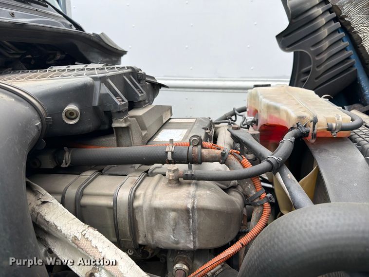 image for item YA2602 2017 Freightliner Cascadia semi truck