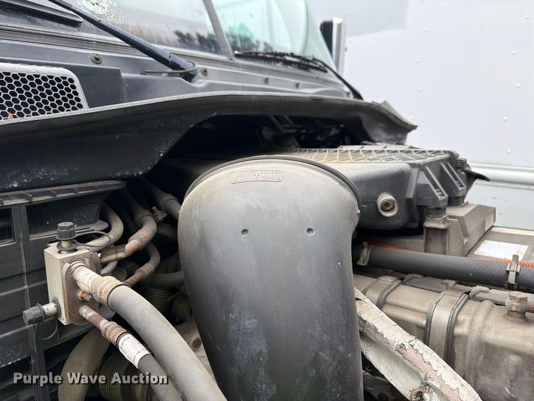 image for item YA2602 2017 Freightliner Cascadia semi truck